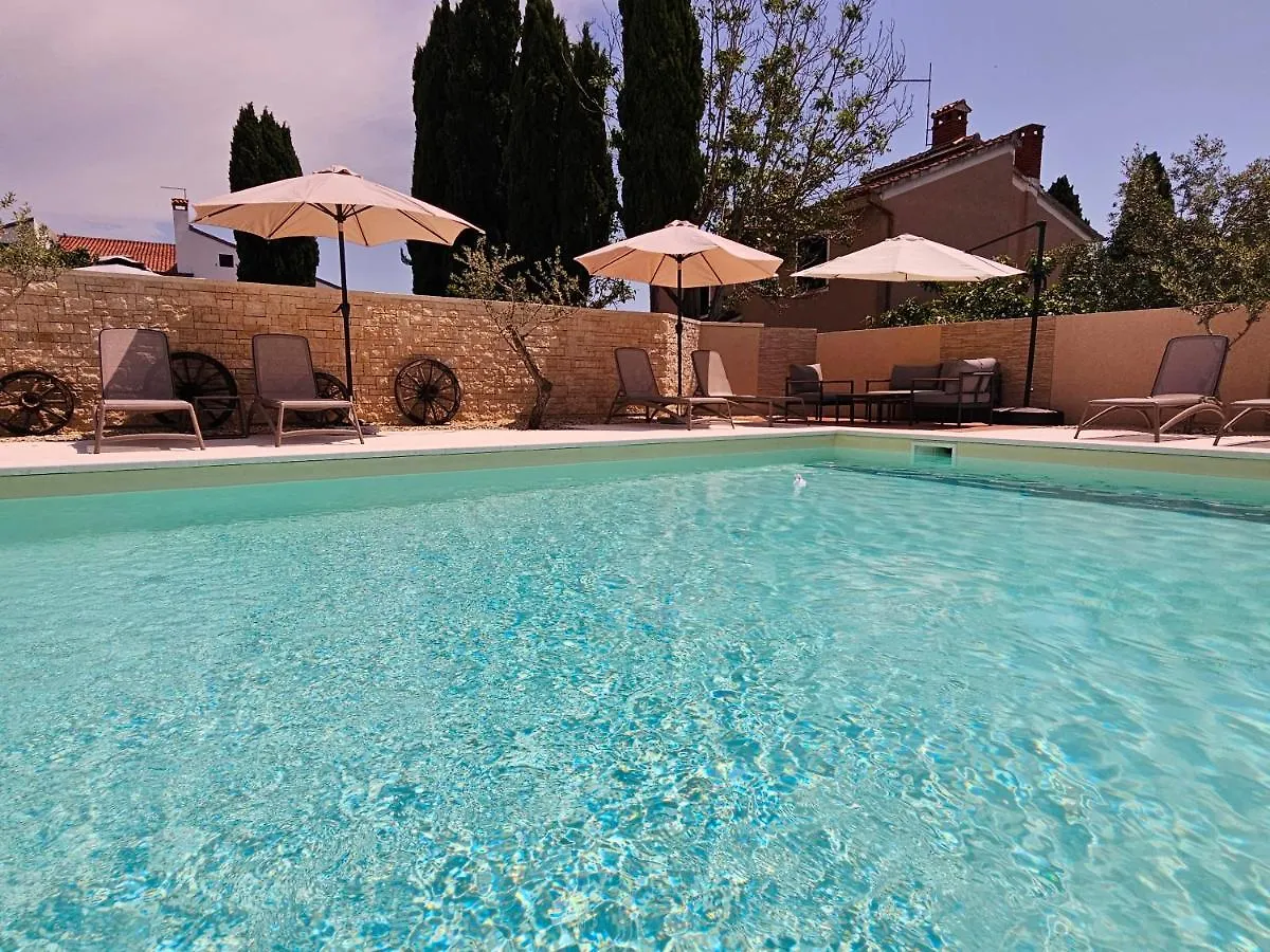 Apartmani Grzinic Rovigno 0*,  Croazia
