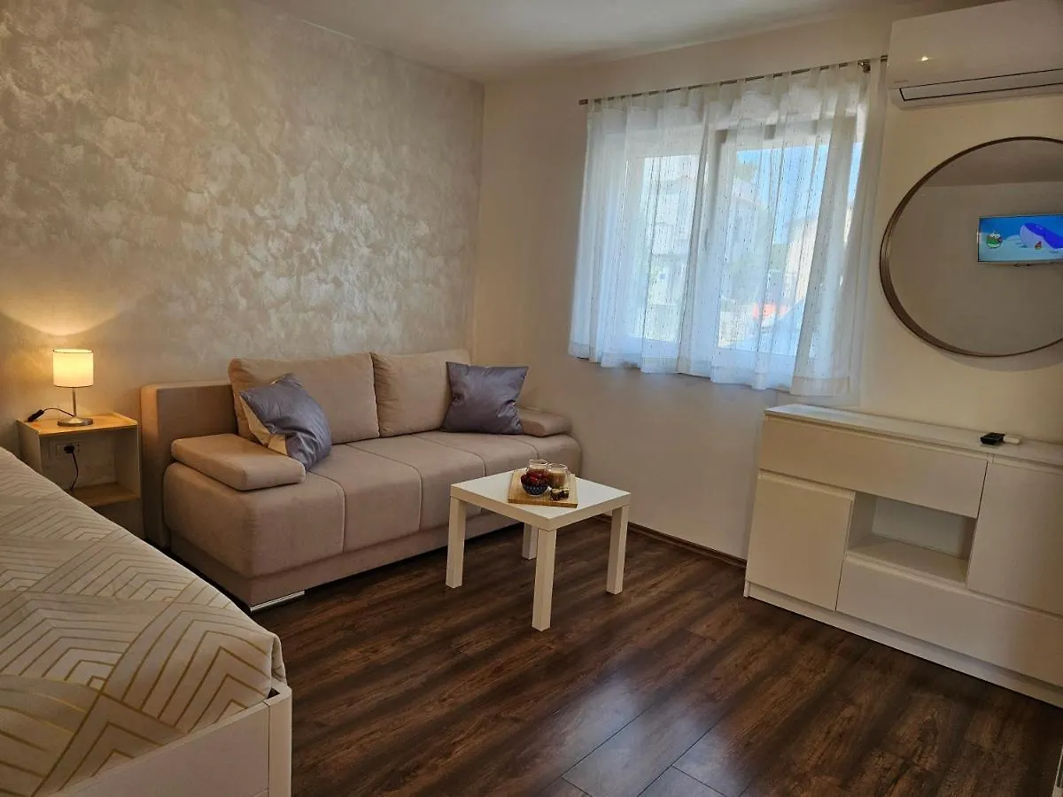 Apartmani Grzinic Rovigno 0*,