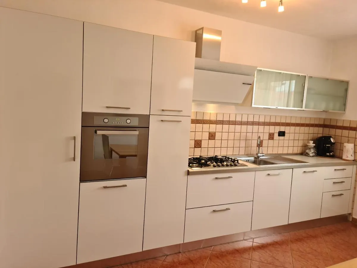 公寓 Apartmani Grzinic 罗维尼