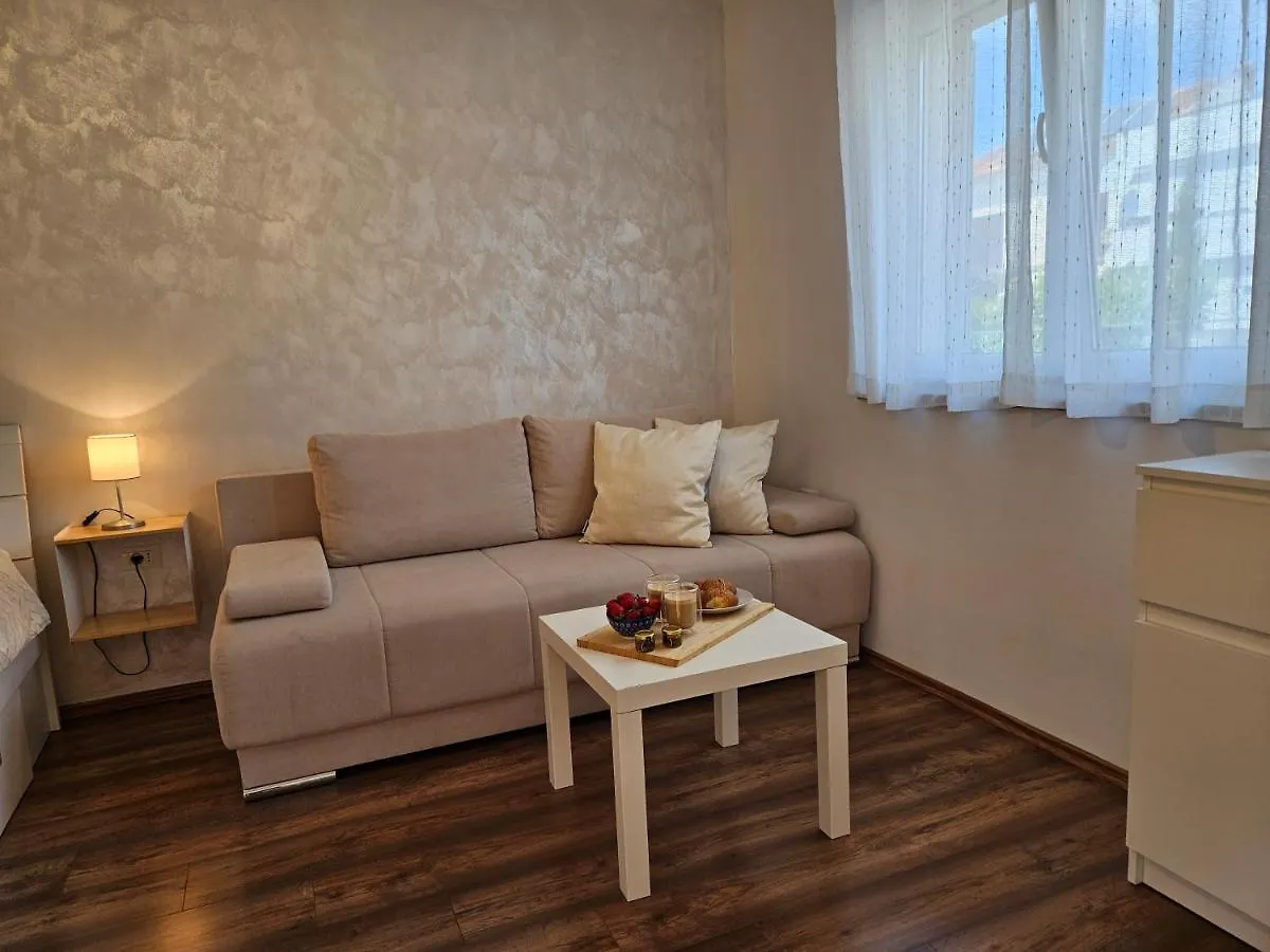公寓 Apartmani Grzinic 罗维尼