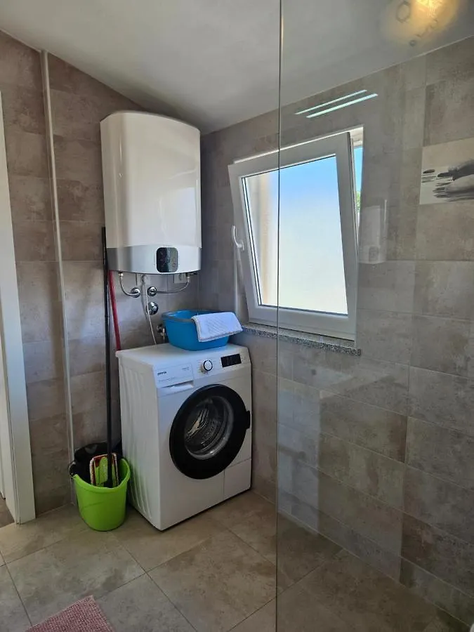 Apartmani Grzinic 罗维尼