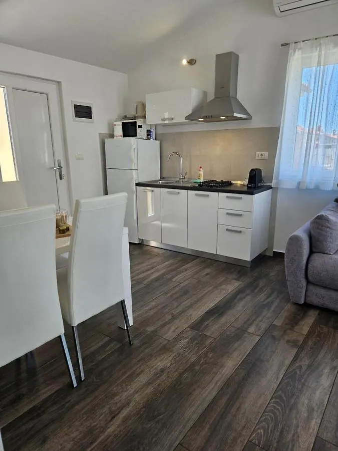 Apartmani Grzinic 罗维尼 公寓
