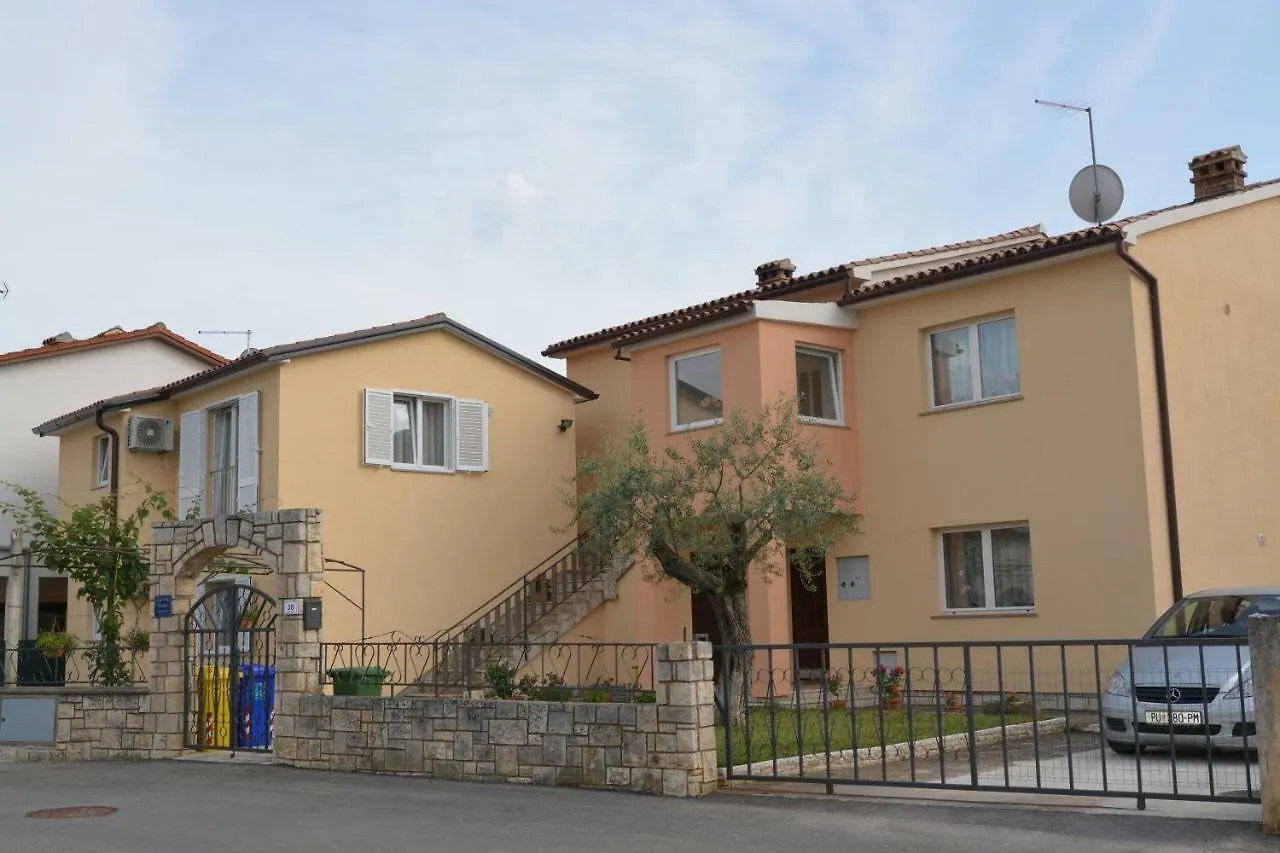 公寓 Apartmani Grzinic 罗维尼 克罗地亚