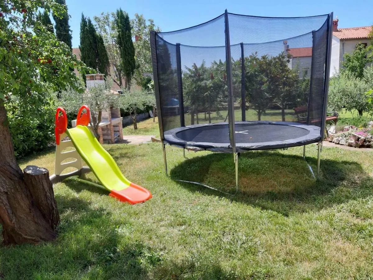 Apartmani Grzinic 罗维尼 公寓